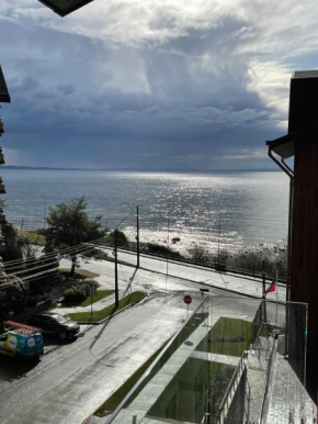 Soleado, Calido y Gran Depto al lado del lago.